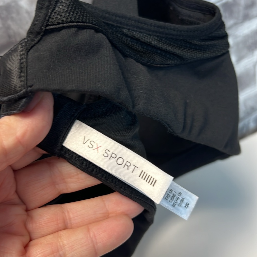 Victoria's Secret's Sport bra - Picture 5 of 9